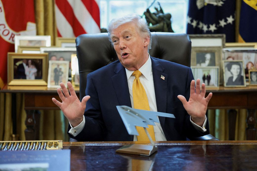 Trump Stuns Financial Experts, and Voters, With Confusing 'All is Well' Commentary on Economy